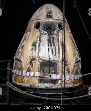 Bericht: SpaceX Crew-3 Splashdown der NASA (Mai 2022) - das SpaceX Crew Dragon Endurance Raumschiff wird kurz nach seiner Landung im Golf von Mexiko, vor der Küste von Tampa, Florida, gesehen, Freitag, 6. Mai 2022. Stockfoto