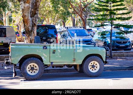 1972 Serie 2 Land Rover Defender in Sydney, Australien, mit Rechtslenkung und ohne Dach, daher vollständig offenes Verdeck Stockfoto