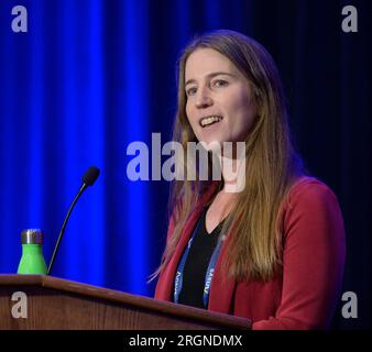 Reportage: 37. Space Symposium (2022) - Dr. Kate Calvin, Chefwissenschaftlerin und leitende Klimaberaterin der NASA, spricht auf dem 37. Space Symposium am Dienstag, den 5. April 2022 Stockfoto