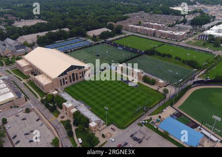 Das Loftus Sports Center, die Indoor-Übungseinrichtung für die Notre Dame, die irischen Fußball, Leichtathletik, Rudern, Frauenfußball, Herrenfußball, Lacrosse für Damen, Lacrosse für Herren, Baseball- und Softball-Teams, LaBar Football Übungsfelder, Courtney Tennis Center und Alumni Soccer Stadium, Montag, 7. August 2023, in South Bend, Ind Stockfoto