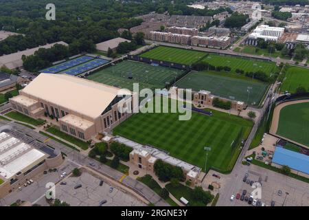 Das Loftus Sports Center, die Indoor-Übungseinrichtung für die Notre Dame, die irischen Fußball, Leichtathletik, Rudern, Frauenfußball, Herrenfußball, Lacrosse für Damen, Lacrosse für Herren, Baseball- und Softball-Teams, LaBar Football Übungsfelder, Courtney Tennis Center und Alumni Soccer Stadium, Montag, 7. August 2023, in South Bend, Ind Stockfoto