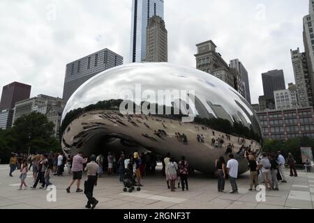 Die Bean (Cloud Gate) Skulptur im Millennium Park, Montag, 7. August 2023, in Chicago. (Kirby Lee über AP) Stockfoto