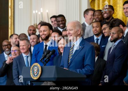 Bericht: 2022 NBA Champions Golden State Warriors Visit the White House (2023) – Präsident Joe Biden spricht auf einer Veranstaltung, bei der die Golden State Warriors im Weißen Haus zur Feier ihrer NBA-Meisterschaft 2022 am Dienstag, den 17. Januar 2023, im East Room begrüßt werden. Stockfoto