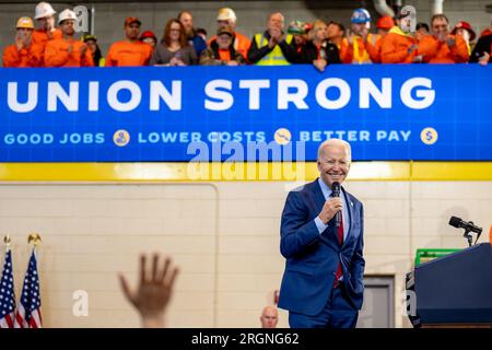 Bericht: Präsident Joe Biden besucht LiUNA Training Center (2023) – Präsident Joe Biden gibt am Mittwoch, den 8. Februar 2023, eine Stellungnahme zur Wirtschaft im LiUNA Training Center in DeForest, Wisconsin. Stockfoto