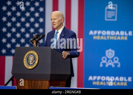 Reportage: President Biden Besuch in Virginia Beach für eine Rede über das Gesundheitswesen (2023) - Präsident Joe Biden spricht über den Schutz des Zugangs zu erschwinglicher Gesundheitsversorgung, Dienstag, 28. Februar 2023, im Kempsville Recreation Center in Virginia Beach, Virginia. Stockfoto