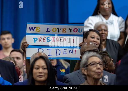 Reportage: President Biden Besuch in Virginia Beach für eine Rede über das Gesundheitswesen (2023) - Präsident Joe Biden spricht über den Schutz des Zugangs zu erschwinglicher Gesundheitsversorgung, Dienstag, 28. Februar 2023, im Kempsville Recreation Center in Virginia Beach, Virginia. Stockfoto