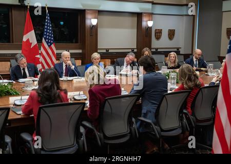 Bericht: Besuch von Präsident Biden in Ottawa, Kanada (2023) - Präsident Joe Biden nimmt an einem erweiterten bilateralen Treffen mit dem kanadischen Premierminister Justin Trudeau am Freitag, den 24. März 2023, am Parliament Hill in Ottawa, Ontario, Kanada Teil. Stockfoto