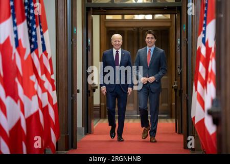 Bericht: Besuch von Präsident Biden in Ottawa, Kanada (2023) - Präsident Joe Biden nimmt an einer Begrüßungszeremonie mit dem kanadischen Premierminister Justin Trudeau am Freitag, den 24. März 2023, im Parliament Hill in Ottawa, Ontario, Kanada, Teil. Stockfoto