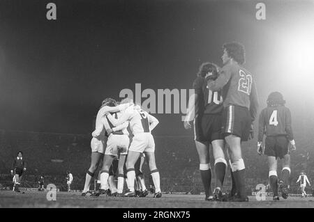 (Originaltitel) Ajax gegen Independiente 3-0, zweites Spiel bei der Weltmeisterschaft, Ajax-Spieler feiern ca. September 1972 Stockfoto