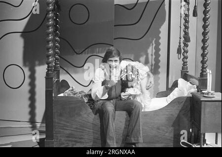 TV-Programm Op Losse Groeven, Rob Out; ca. August 1972 Stockfoto