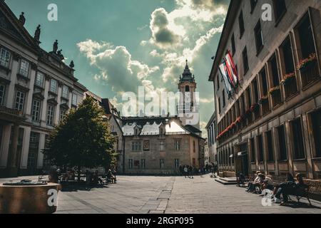 The Primate's Square under Moody Skies – Bratislava, Slowakei Stockfoto