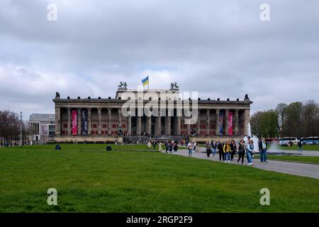 Berlin, Deutschland - 19. April 2023 : Panoramaaussicht auf das Alte Museum, das alte Museum in Berlin Stockfoto