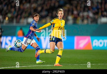 August 11 2023: Hinata Miyazawa (Japan) und Nathalie Bjorn (Schweden) kämpfen während eines Spiels um den Ball, AT, . Kim Price/CSM Credit: CAL Sport Media/Alamy Live News Stockfoto