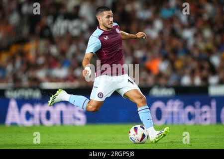 Valencia, Spanien. 05. Aug. 2023. Emiliano Buendia von Aston Villa während des Vorsaison Freundschaftsspiels zwischen dem Valencia FC und dem Aston Villa FC spielte am 5. August 2023 im Mestalla Stadium in Valencia, Spanien. (Foto: Alex Carreras/PRESSINPHOTO) Kredit: PRESSINPHOTO SPORTS AGENCY/Alamy Live News Stockfoto