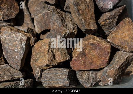 Bronzitedelstein als natürlicher Mineralgestein Stockfoto