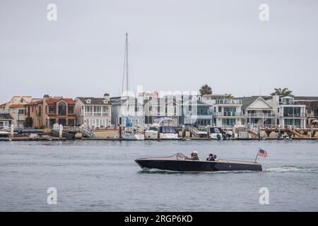 Häuser am Wasser in Newport Beach, CA. Stockfoto