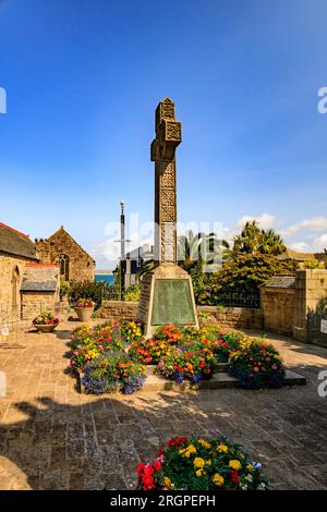 Das dekorierte World war I Memorial in der Pfarrkirche St. Ia's in St. Ives, Cornwall, England, Großbritannien Stockfoto