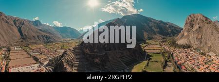 Panoramablick auf Ollantaytambo, Inka-Ruinen und archäologische Stätte im Heiligen Tal. Die Anden von Peru, Südamerika Stockfoto