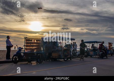 Mobile thailändische Street Food Stände am Jomtien Beach in Thailand Asien Stockfoto