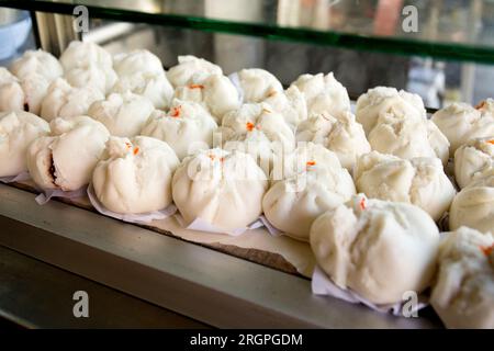 Pan Sip Nueng Sai Kai. Thailändische gedämpfte Knödel mit Hühnerernussfüllung. Stockfoto