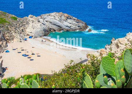 Fantastischer Sandstrand von NAS auf der Insel Ikaria, Griechenland. Stockfoto