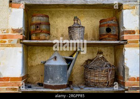 Alte Ausrüstung für die traditionelle Herstellung von Champagner-Sekt aus chardonnay und Pinor Noir-Trauben in Epernay, Champagner, Frankreich Stockfoto