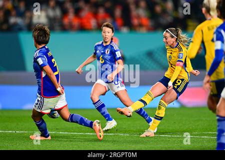 Auckland, Neuseeland. 11. Aug. 2023. Kosovare Asllani (3. l) aus Schweden schießt während des Viertelfinalspiels zwischen Japan und Schweden auf der FIFA Women's World Cup 2023 in Auckland, Neuseeland, 11. August 2023. Kredit: Zhu Wei/Xinhua/Alamy Live News Stockfoto