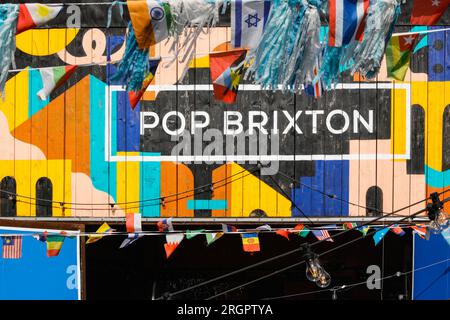 Pop Brixton Logo, Pop-up-Gemeinschaftsprojekt mit angesagten unabhängigen Bars, Restaurants, Cafés, Veranstaltungsort, Brixton, London, Großbritannien Stockfoto