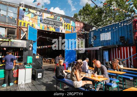 Pop Brixton, Pop-up-Gemeinschaftsprojekt mit angesagten unabhängigen Bars, Restaurants, Cafés, Veranstaltungsort, Brixton, London, Großbritannien Stockfoto