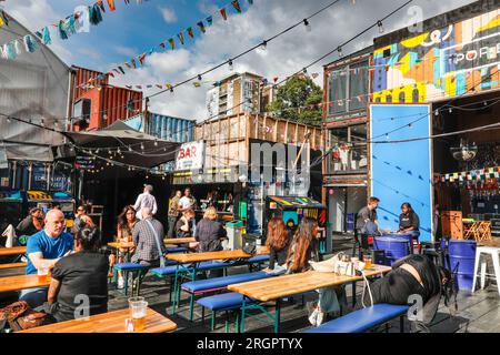 Pop Brixton, Pop-up-Gemeinschaftsprojekt mit angesagten unabhängigen Bars, Restaurants, Cafés, Veranstaltungsort, Brixton, London, Großbritannien Stockfoto
