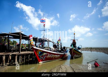 Fischerboote in der Provinz Sichon im Süden Thailands. Stockfoto