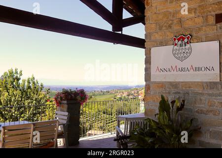 Die Weinberge und das Weingut von Anna Maria Abbona, Moncucco, Italien Stockfoto