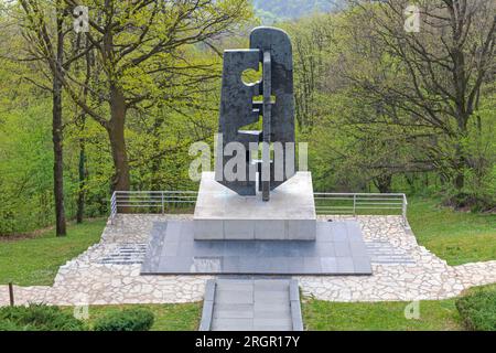 Belgrad, Serbien - 13. April 2020: Denkmal für Veteranen des Sowjetkriegs am Berg Avala in der Nähe der Hauptstadt. Stockfoto