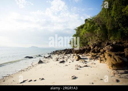 Blick auf einen wunderschönen paradiesischen Strand auf der Insel Ko Yao im Süden Thailands. Stockfoto