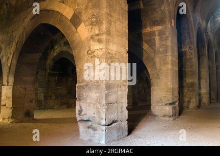 Karawanserei Sultanhani, die größte aller seldschukischen Karawansereien in Anatolien, inneren Bögen und Säulen, Türkei Stockfoto