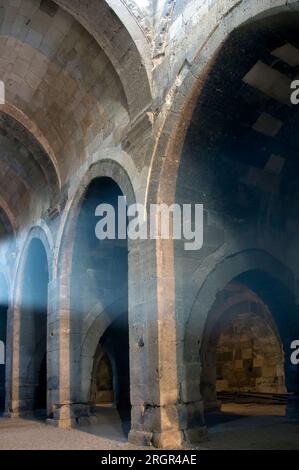 Karawanserei Sultanhani, die größte aller seldschukischen Karawansereien in Anatolien, inneren Bögen und Säulen, Türkei Stockfoto