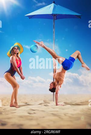 Junge Stangentänzer, die Volleyball am Strand spielen, kreatives Konzept Stockfoto