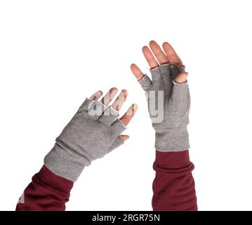 Zwei Hände in grauen Handschuhen ohne Finger oder auf transparentem Hintergrund Stockfoto