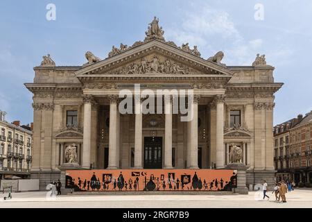 Brüssel, Belgien. 11. Aug. 2023. Abbildung zeigt das Börsengebäude im Stadtzentrum von Brüssel am Freitag, den 11. August 2023. BELGA FOTO JAMES ARTHUR GEKIERE Kredit: Belga News Agency/Alamy Live News Stockfoto