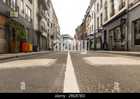 Brüssel, Belgien. 11. Aug. 2023. Abbildung zeigt die Lakensestraat - Rue de Laeken im Stadtzentrum von Brüssel am Freitag, den 11. August 2023. BELGA FOTO JAMES ARTHUR GEKIERE Kredit: Belga News Agency/Alamy Live News Stockfoto