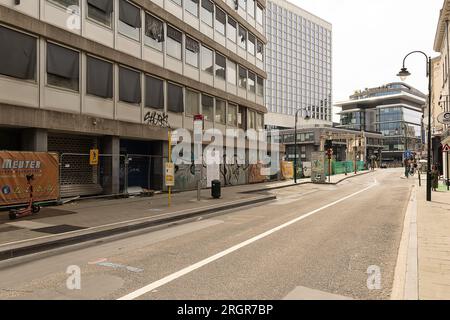 Brüssel, Belgien. 11. Aug. 2023. Abbildung zeigt die Lakensestraat - Rue de Laeken im Stadtzentrum von Brüssel am Freitag, den 11. August 2023. BELGA FOTO JAMES ARTHUR GEKIERE Kredit: Belga News Agency/Alamy Live News Stockfoto