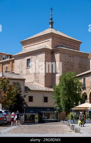 Toledo, Spanien, 02 2022. August. Detail des Grafen Platz und der Kirche San Tomé. Stockfoto