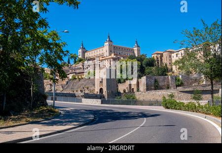Panoramablick auf Toledo, Spanien, UNESCO-Weltkulturerbe. Altstadt und Alcazar. Stockfoto