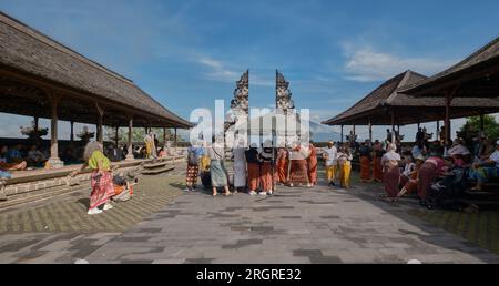 Das Tor zum himmlischen Lempuyang Tempel in Karangasem Regency, Bali indonesien, eine Gruppe von balinesischen Tempeln auf dem Mount Lempuyang. Stockfoto