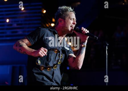 Nashville, Tennessee, USA. 10. August 2023. OneRepublic tritt im Rahmen der Bud Light Backyard Tour im Skydeck der Assembly Food Hall auf dem Broadway auf. Kredit: Kindell Buchanan/Alamy Live News. Stockfoto