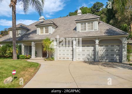 Großes Herrenhaus und Grouds in Monrovia California Viertel. Stockfoto