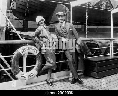 Welt: 17. August 1925 Schauspielerin Greta Garbo und Schauspielerin und Regisseur Mauritz Stiller an Bord der Swedish American Liner, der SS Drottningholm auf dem Weg in die USA. Stockfoto