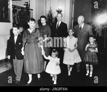 Washington, D.C.: Dezember 1957 die Eisenhower-Familie feiert Weihnachten im Weißen Haus. Stockfoto