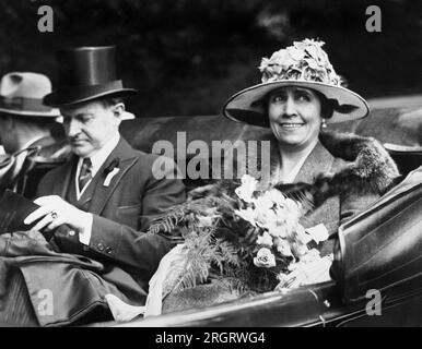 Gettysburg, Pennsylvania: 30. Mai 1928 Präsident und Frau Coolidge auf dem Weg zu einer Rede am Memorial Day in Gettysburg. Stockfoto