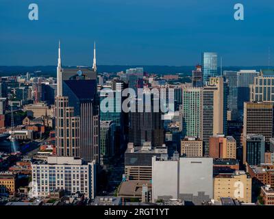 Nashville, Tennessee, USA. 8. Aug. 2023. Die Stadt Nashville, TN, am Cumberland River aus der Vogelperspektive. Die Stadt ist die Hauptstadt des Volunteer State. (Kreditbild: © Walter G Arce SR Grindstone medi/ASP) NUR REDAKTIONELLE VERWENDUNG! Nicht für den kommerziellen GEBRAUCH! Stockfoto